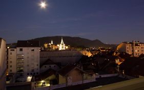 Grand 5 pièces avec garage en plein centre ville